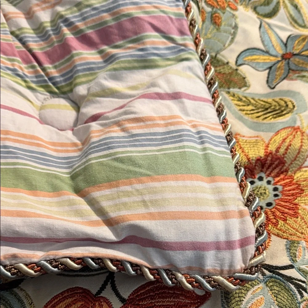 Croscill Mardi Gras - Floral Jacquard Comforter and 1 king sham